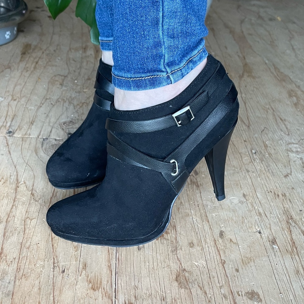 Fergalicious by Fergie 8.5 Black Heels, Dress Shoes for Women, Cute Black Heels